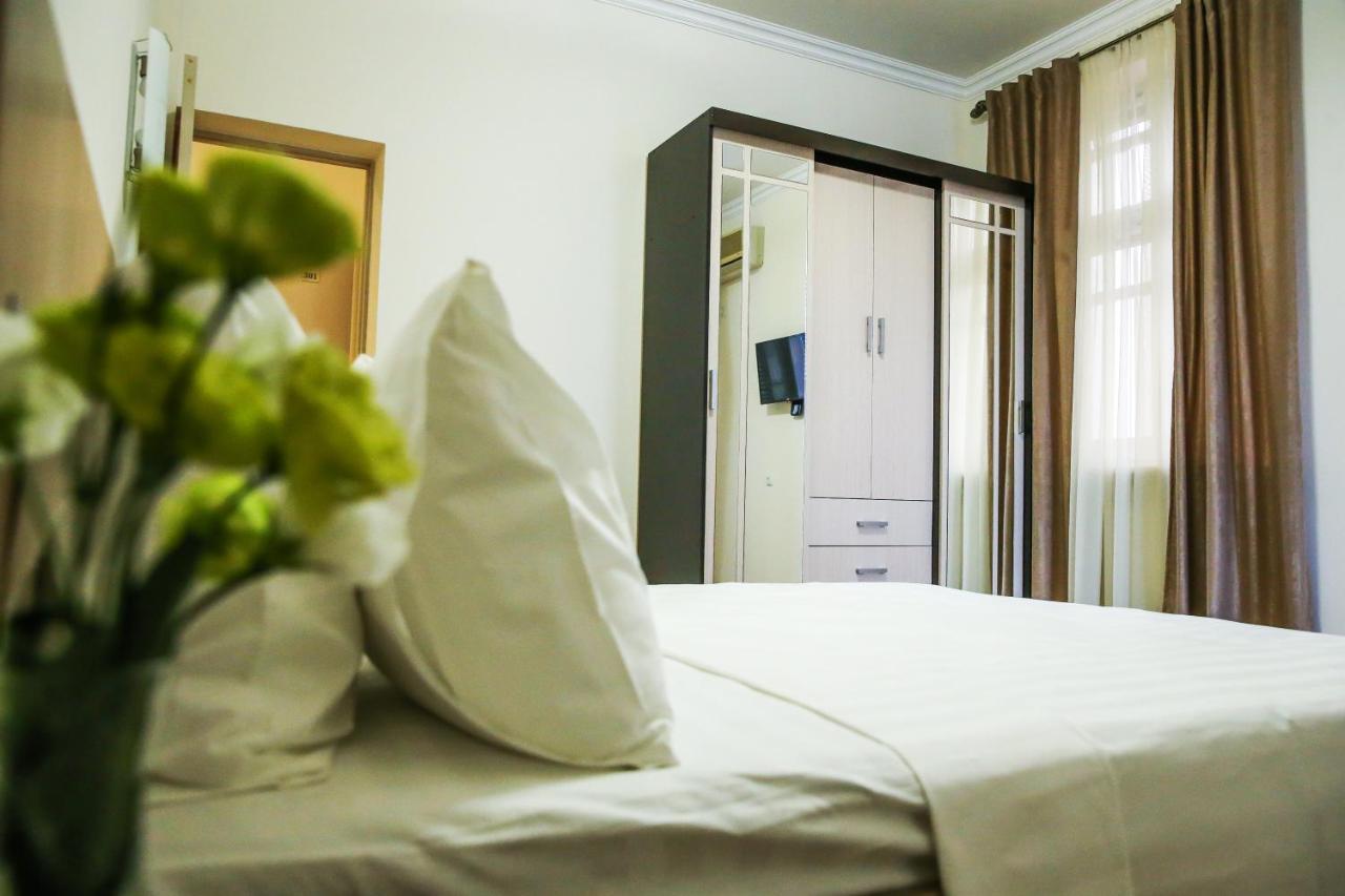 Alba Hotel เยเรวาน ภายนอก รูปภาพ