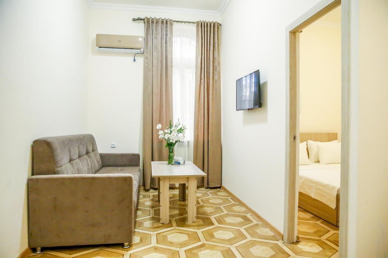 Alba Hotel เยเรวาน ภายนอก รูปภาพ