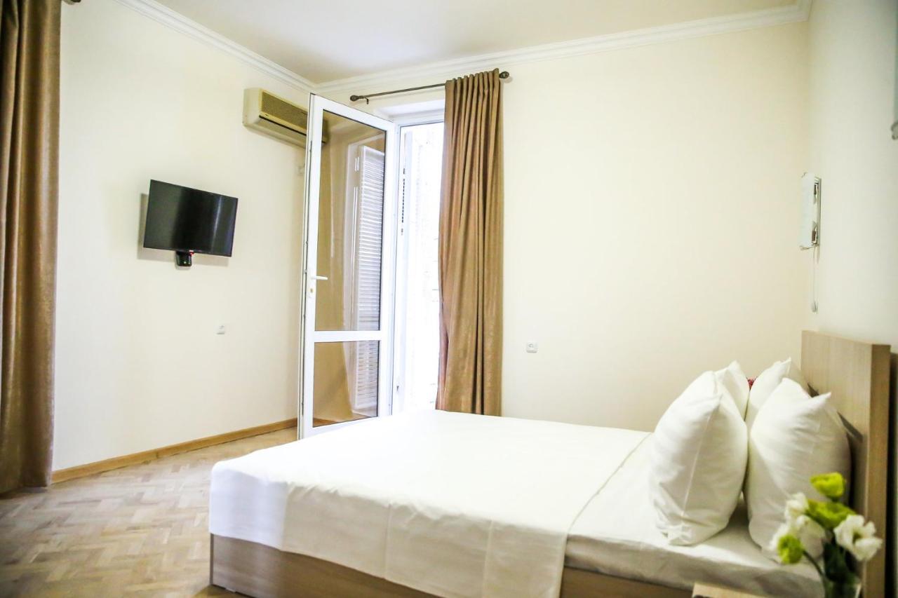 Alba Hotel เยเรวาน ภายนอก รูปภาพ