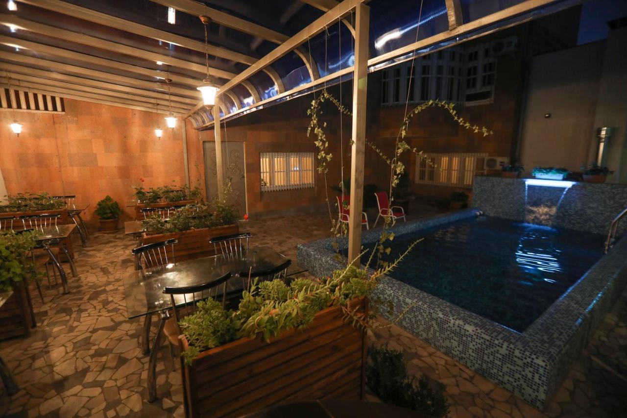 Alba Hotel เยเรวาน ภายนอก รูปภาพ